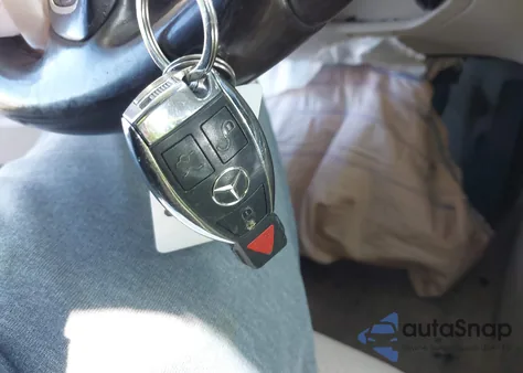 2015 Mercedes-Benz C 300 Luxury 4Matic из США, поврежденный, VIN 55SWF4KB4FU013650